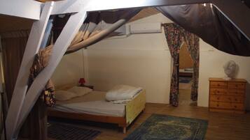 4 makuuhuonetta, silitysrauta/-lauta, Wi-Fi