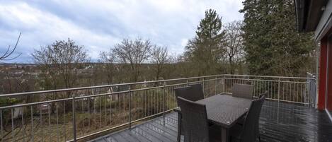 Appartamento familiare, 3 camere da letto, vista giardino | Terrazza/patio