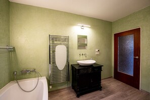 Towels, soap, shampoo, toilet paper