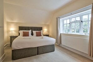 3 makuuhuonetta, silitysrauta/-lauta, vauvan matkasänky, Wi-Fi