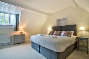 Fer et planche à repasser, lit parapluie, Wi-Fi, draps fournis