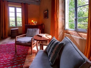 Dobbeltrom | Skrivebord, blendingsgardiner, strykejern/-brett og wi-fi (inkludert)