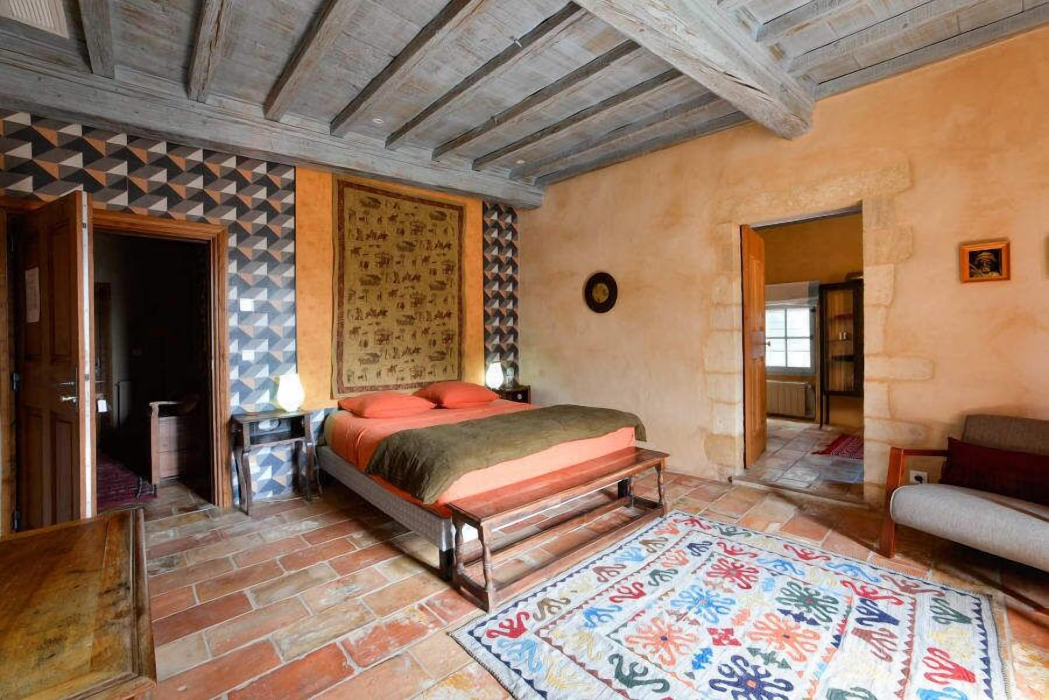 Quarto casal | Escrivaninha, cortinas blackout, ferros/tábuas de passar roupa