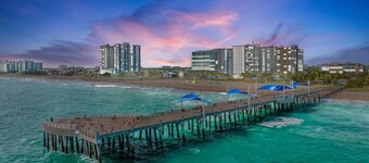 4BR Getaway w/ Private Pool~Game Room~Outdoor Bar