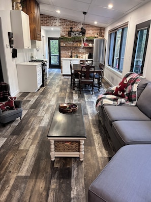 Smart TV, fireplace