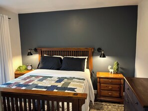 3 chambres, fer et planche à repasser, lit de bébé portatif
