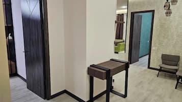 Appartamento Luxury, vista città | 2 camere, tende oscuranti, Wi-Fi gratuito