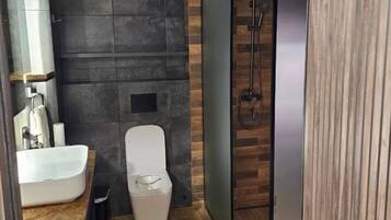 Luxury Apartment, City View | Bathroom