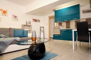 TV - Smeralda Flats, one-bedroom terrace parking (Olbia)