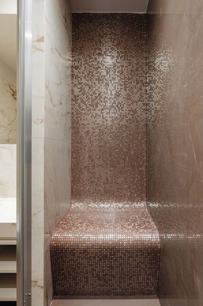 Luxury Studio Suite, City View | Bathroom - Firenze Boutique Rooms (Rome)