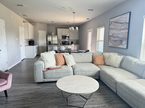 Huge Backyard in Beautiful Home