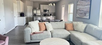 Huge Backyard in Beautiful Home