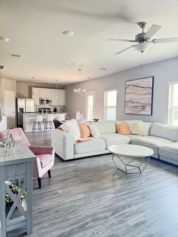 TV - Huge Backyard in Beautiful Home (Celina)