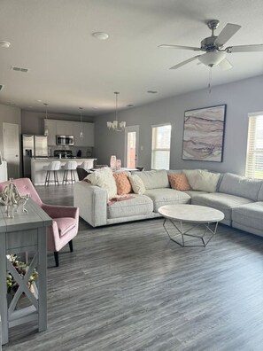 TV - Huge Backyard in Beautiful Home (Celina)