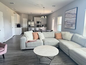 TV - Huge Backyard in Beautiful Home (Celina)