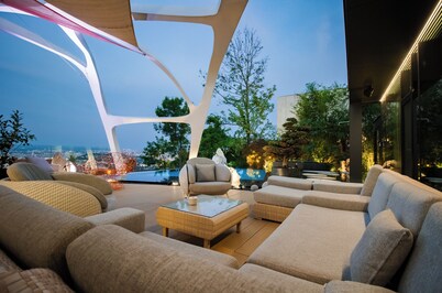 Poets Garden Villa 4 bedrooms, outdoor pool, sauna, hot tub and panoramic view