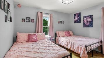 2 habitaciones, tabla de planchar con plancha, wifi y ropa de cama