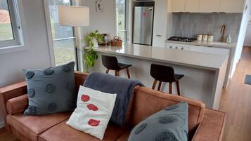 TV, fireplace, stereo