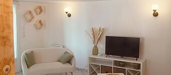 Le Galon d'Or - newly renovated vacation home. Ideally located