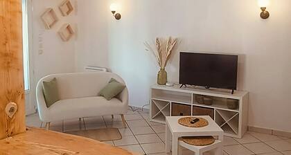 Le Galon d'Or - newly renovated vacation home. Ideally located