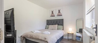 Comfortable 2 Bed Apartment- Pass the Keys