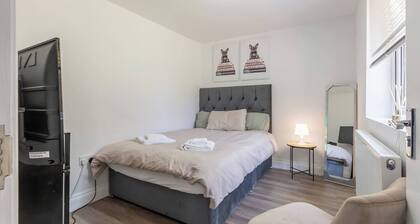 Comfortable 2 Bed Apartment- Pass the Keys