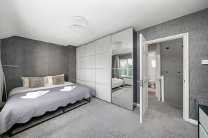 3 bedrooms, iron/ironing board, free WiFi, bed sheets