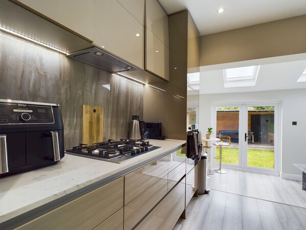 Fridge, microwave, oven, dishwasher