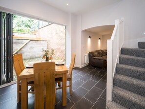 Dining - 2 bedroom home within walking distance of the town - Pass the Keys (Shrewsbury)