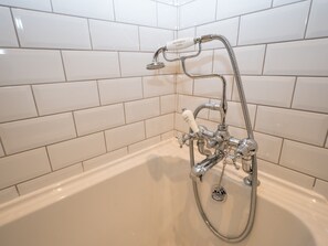 Towels - 2 bedroom home within walking distance of the town - Pass the Keys (Shrewsbury)