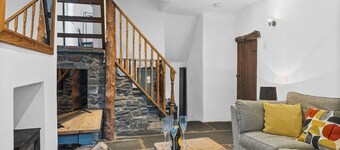 Pass the Keys | Newly Renovated Lakeland Cottage