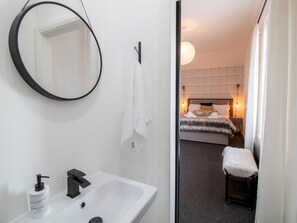 3 chambres, fer et planche Ă repasser, Wi-Fi gratuit, draps fournis