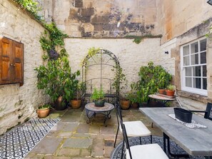 屋外ダイニングエリア