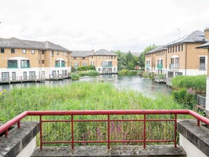 Property grounds - London apartment - Waterfront Terrace & Parking - Pass the Keys (London)