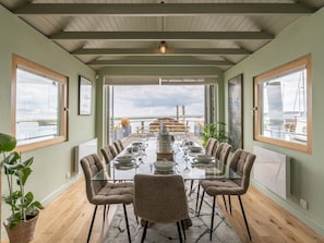 Dining - The Pontoon! - Pass the Keys (Southend-on-Sea)
