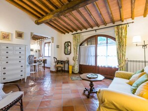 Smart-TV, Kamin, DVD-Player, Stereoanlage