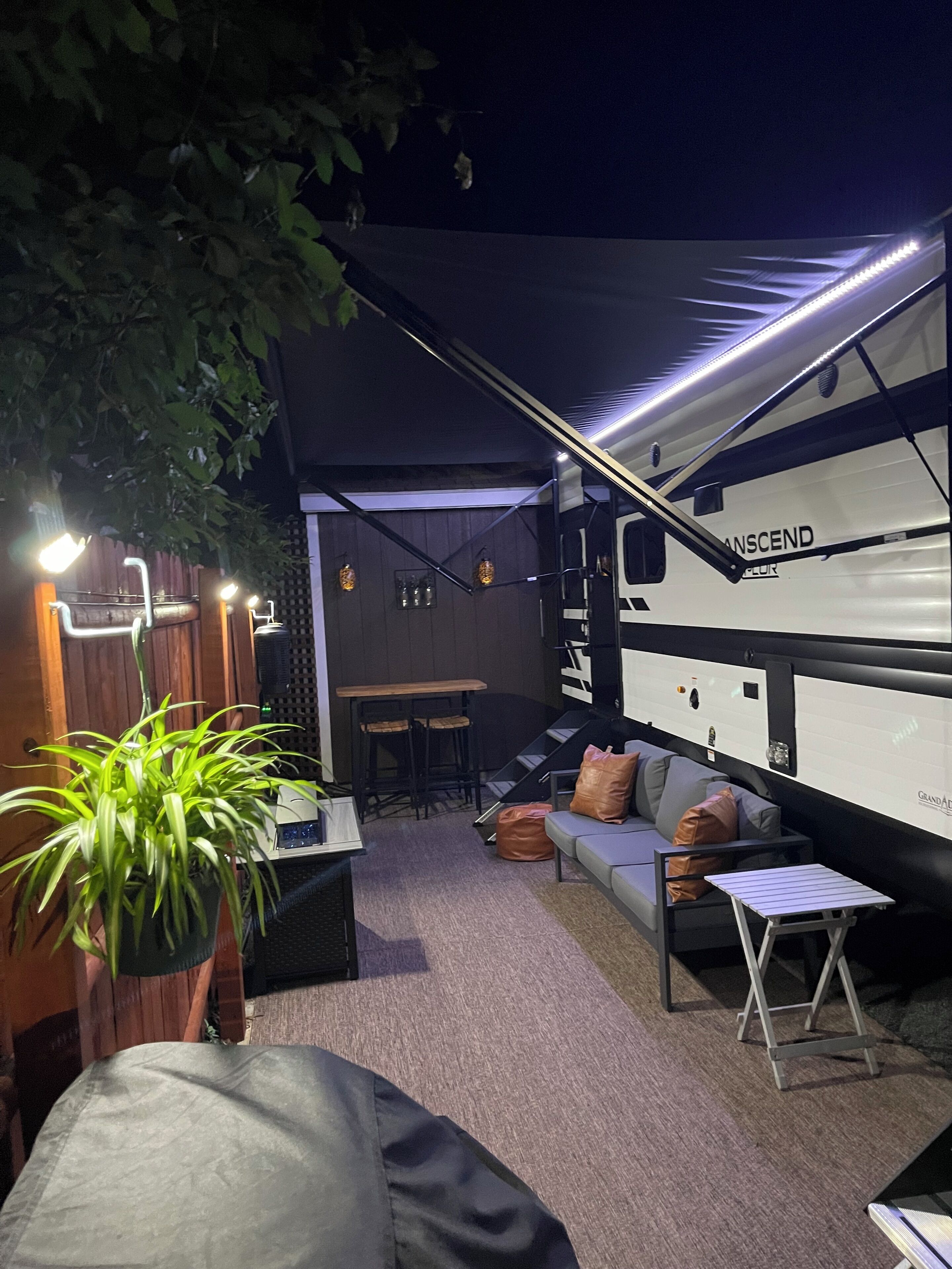 New luxury RV with WiFi, AC in charming Stamford, CT. Only 35 miles from NYC!