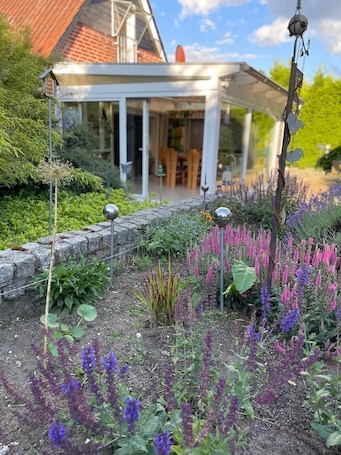 Exterior detail. Ferienwohnung mit Eigenem Pool in der Lüneburger Heide