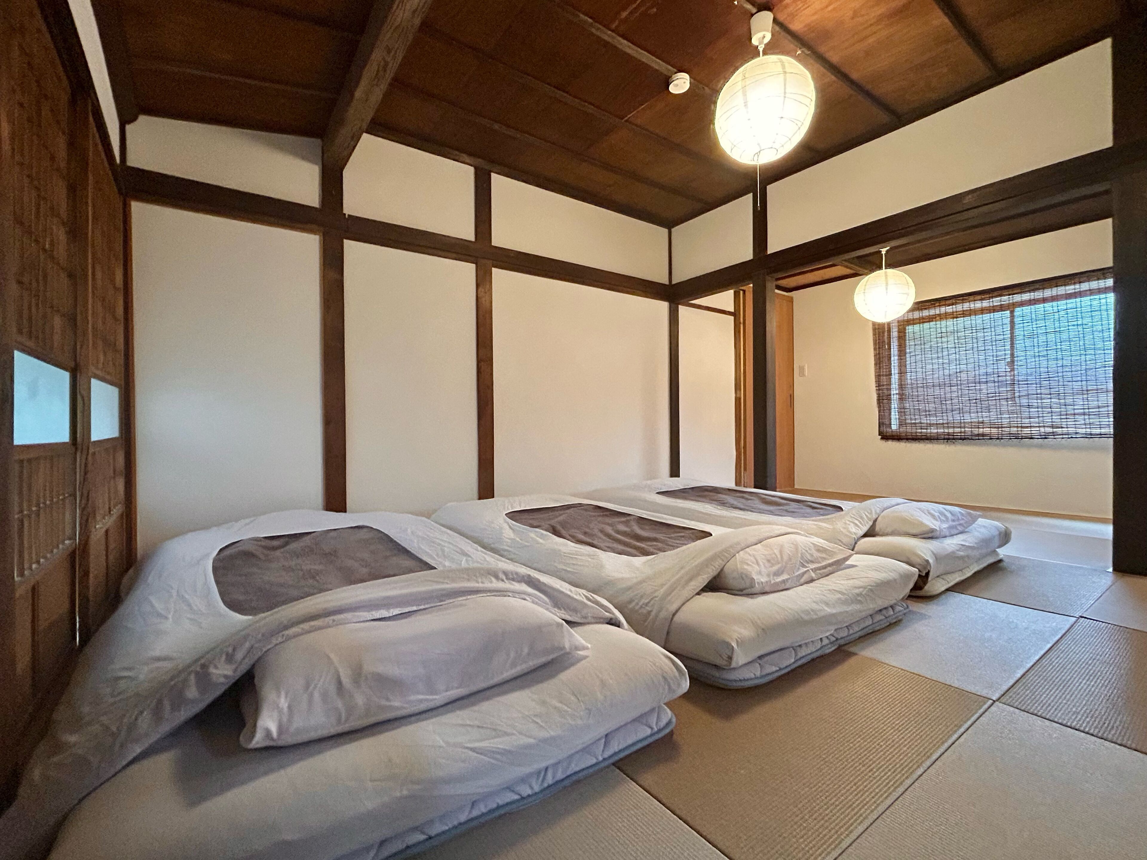 Free WiFi, bed sheets