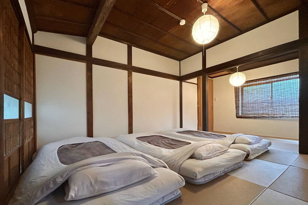 Free WiFi, bed sheets