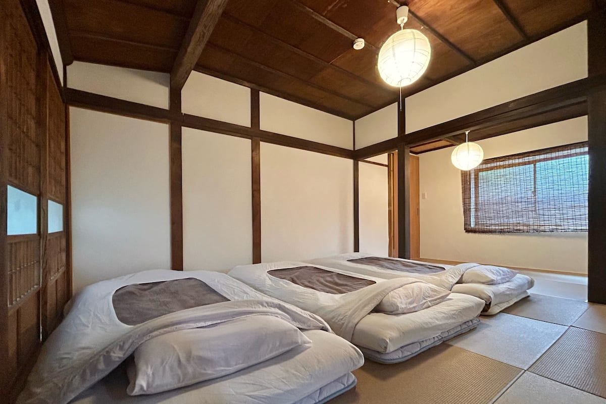 Free WiFi, bed sheets