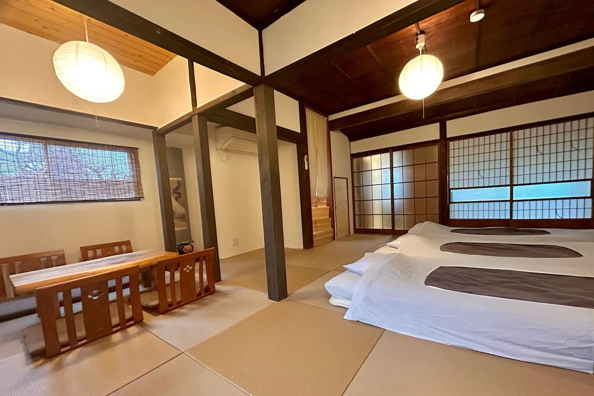 Free WiFi, bed sheets