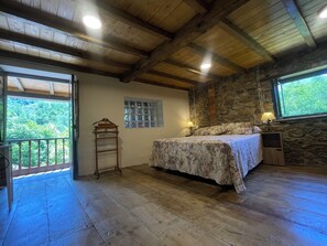 3 chambres, fer et planche Ă repasser, literie fournie