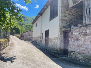 Exterior - El Pedrosu (Infiesto)