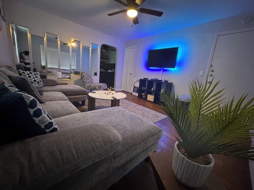 Forget your worries in this spacious, serene 1-bedroom unit with lots of charm.