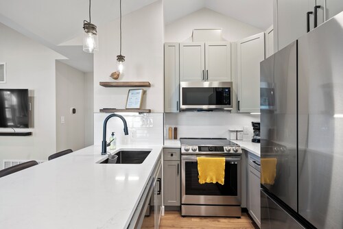 Walkability 10/10, less than 5 miles to downtown and I-70