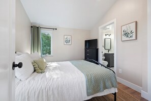 2 bedrooms, iron/ironing board, WiFi, bed sheets - Walkability 10/10, less than 5 miles to downtown and I-70 (Denver)