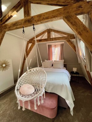 2 bedrooms, desk, free WiFi, bed sheets