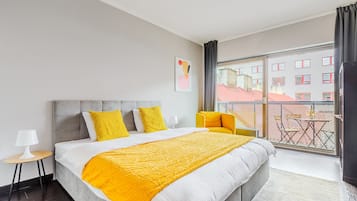 3 habitaciones, cortinas blackout y tabla de planchar con plancha