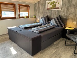 1 bedroom, travel crib, free WiFi, bed sheets - Ferienwohnung Panoramablick (Baiersbronn)